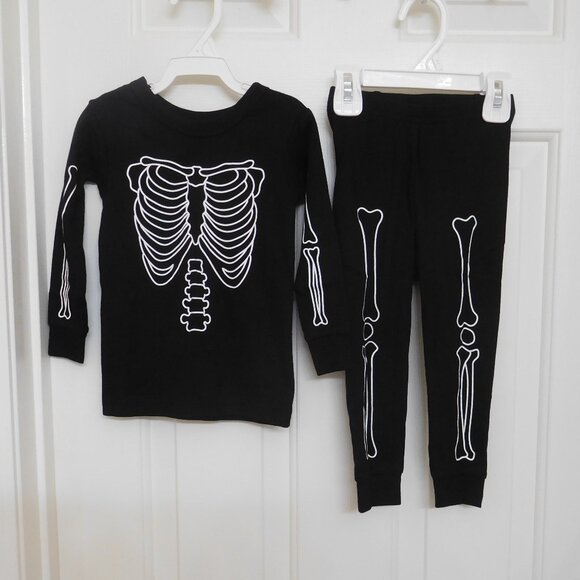 NWT 2pc Baby Gap Skeleton Halloween Pajamas sz 18-24 Months - Picture 1 of 1